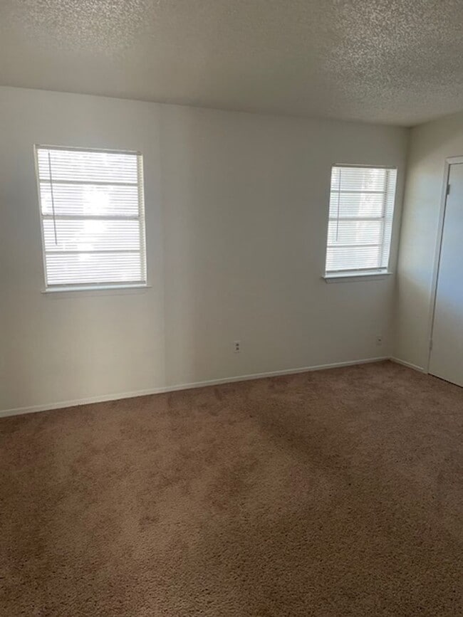 Building Photo - 708 Cooper N Ct