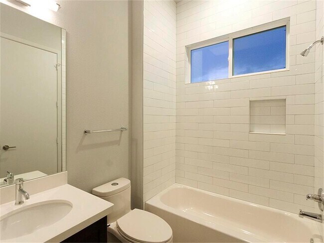 Building Photo - 864 Wakefield Dr