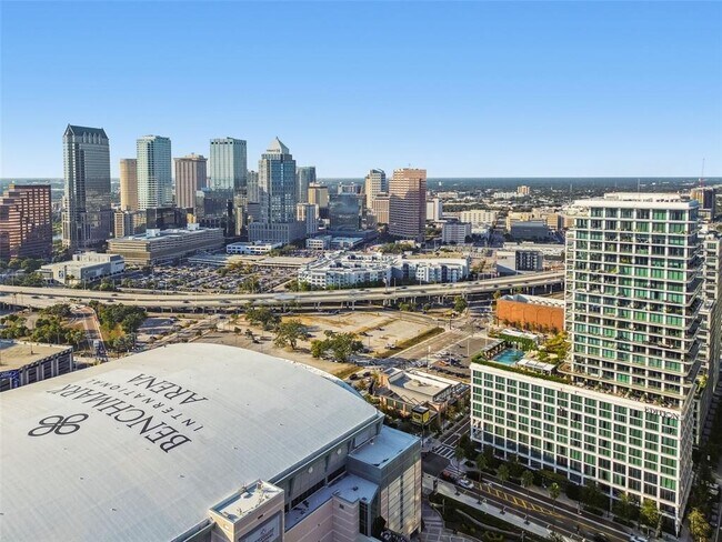 Building Photo - 1000 Water St