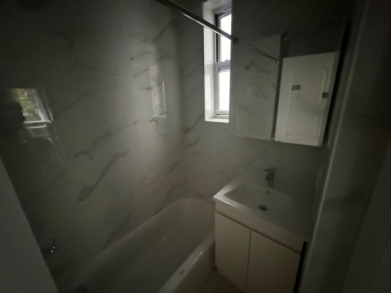 Building Photo - 25-45 44th Street, 2F