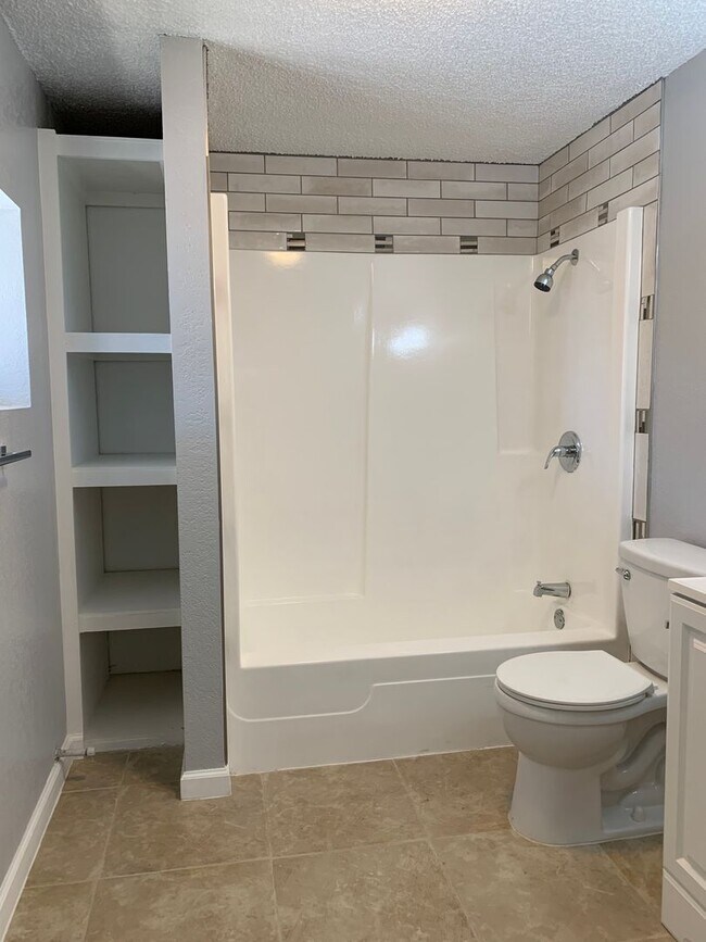 Building Photo - 710 12th St