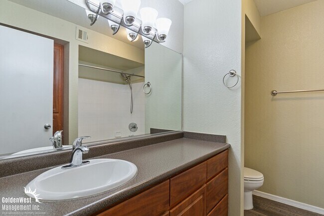 Building Photo - Beautiful 2Bdm 2Ba Condo at the Base of North Mountain Preserve!