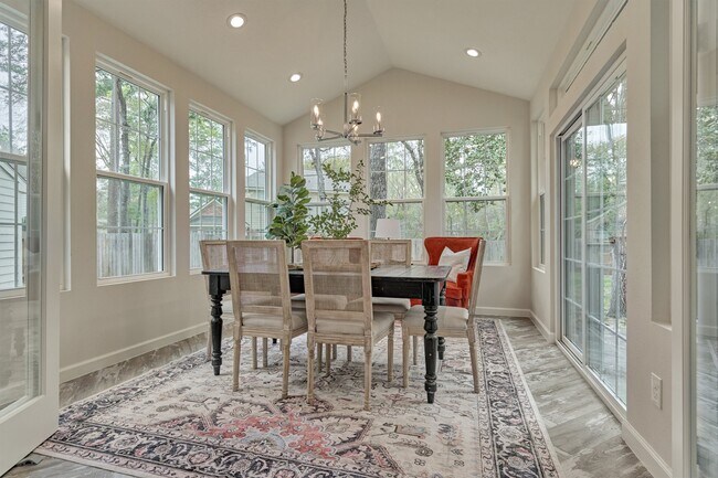 Building Photo - 47 Firethorn Pl