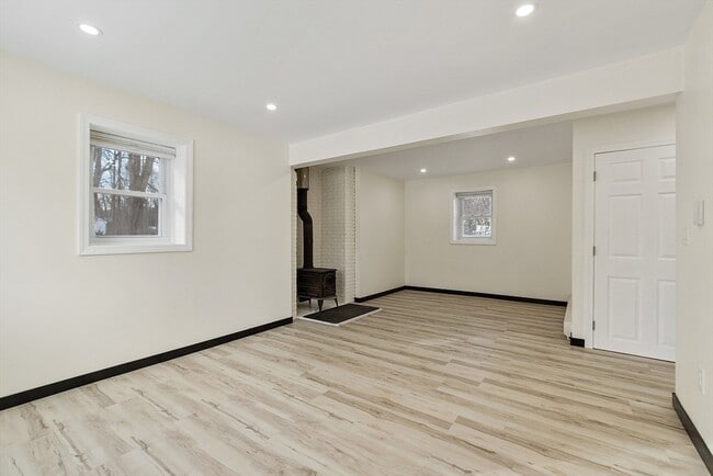 Building Photo - 9 West Rd