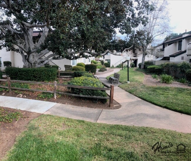 Building Photo - Homes Management - 1 Bed, 1 Bath Condo in Vermont Villas