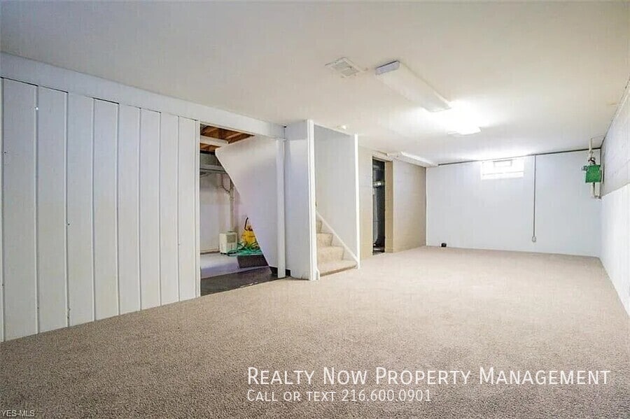 Building Photo - 2330 Traymore Rd