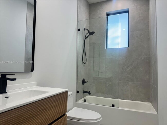 Building Photo - 119 NE 118th St