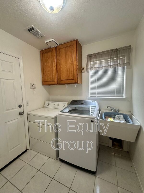 Building Photo - 5730 W Monte Verde Ct