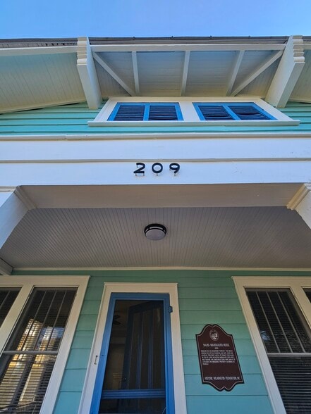 Building Photo - 209 S 2nd St