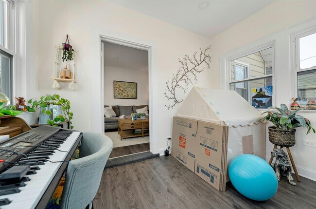 Building Photo - 632 Chase Ave