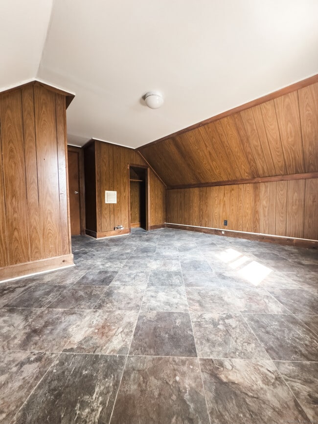 Building Photo - 264 Wilmot Ave