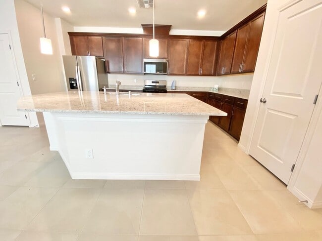 Building Photo - STUNNING BRAND NEW 3 BEDROOMS 2.5 BATHROOMS TWO STORY TOWNHOUSE WITH 2 CAR GARAGE
