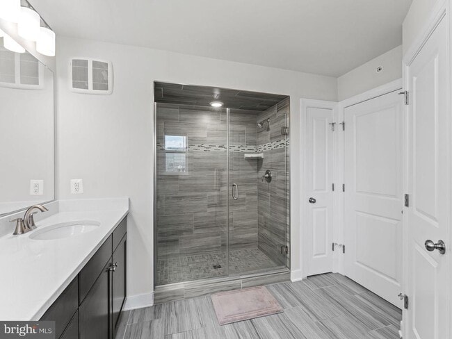 Building Photo - 2410 Stella Pl
