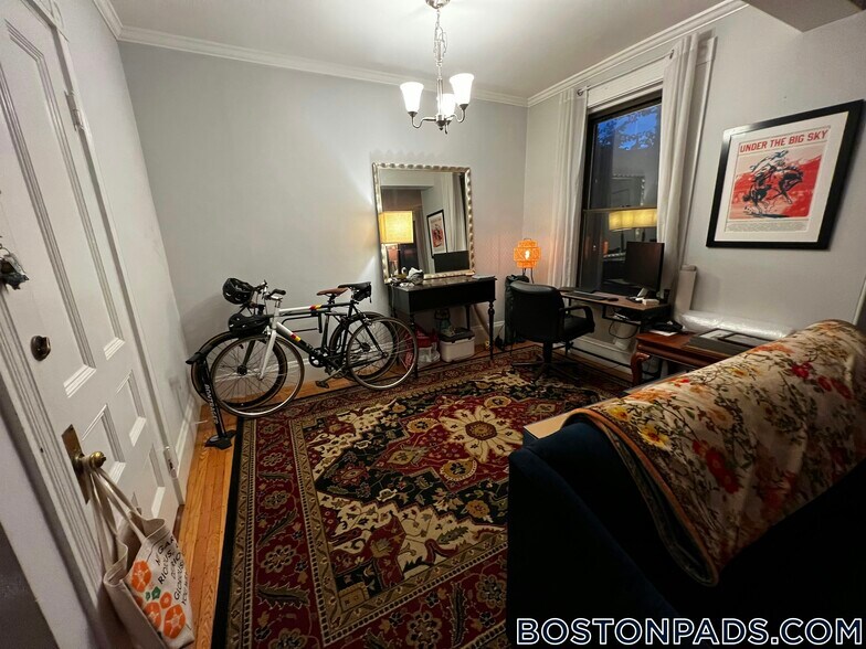 Building Photo - 429 Marlborough St