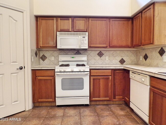 Building Photo - 885 Leonard Wood St
