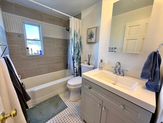 Building Photo - 31 York Ave