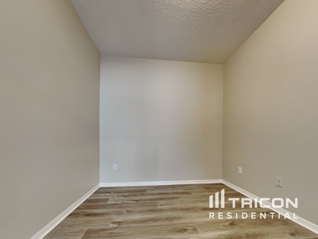 Building Photo - 31422 Shaker Cir