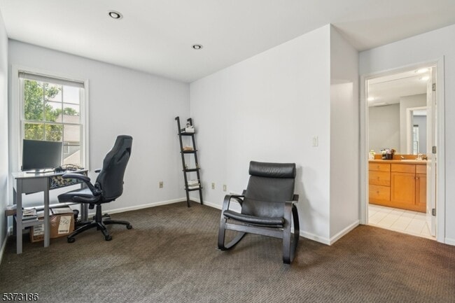 Building Photo - 22 Pebble Beach Dr