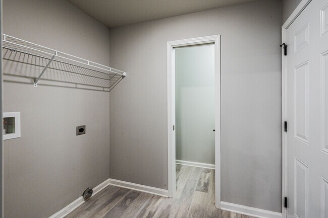 Building Photo - 245 Whispering Hills Blvd