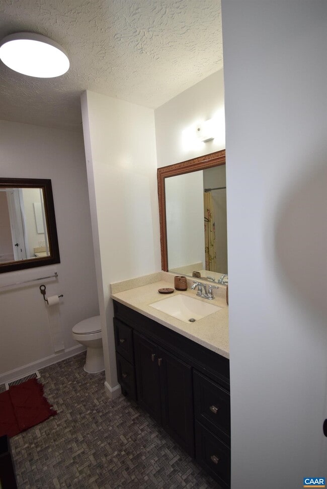 Building Photo - 3364 Dogwood Dr