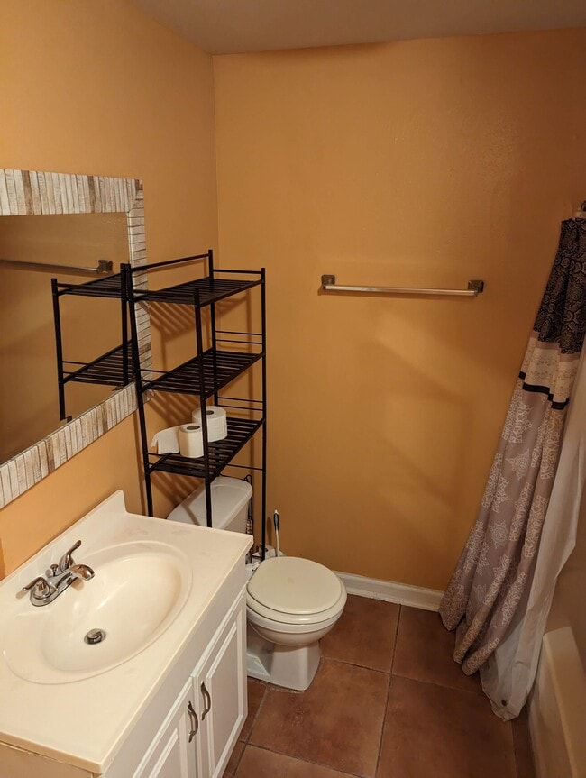 Building Photo - 6335 Franklin Ave