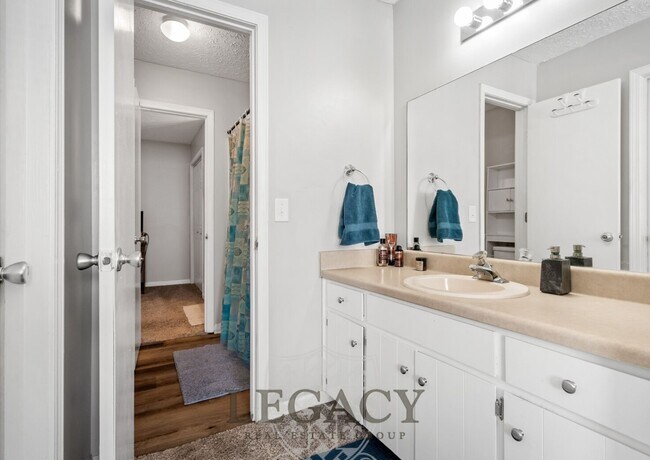 Building Photo - 748 Lake Terrace Dr