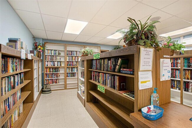 Building Photo - 2460 Franciscan Dr
