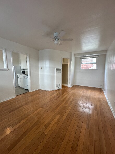 Primary Photo - 1737 N Sycamore Ave