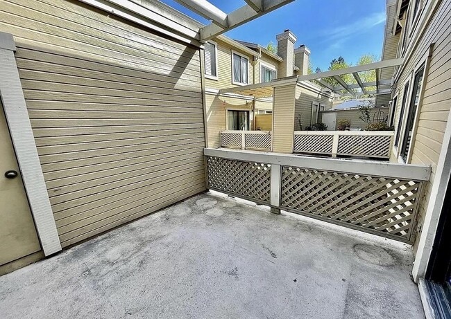 Building Photo - 959 La Mesa Terrace