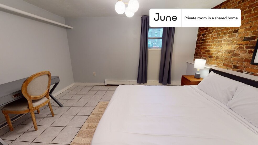 Building Photo - Private bedroom in 6 bed/2 bath Home