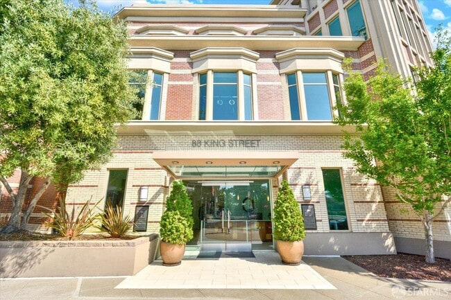 Building Photo - 88 King St