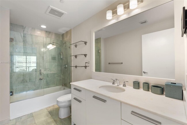 Master Bathroom - 1050 Brickell Ave