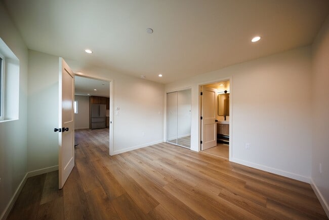 Building Photo - 5933 Comey Ave