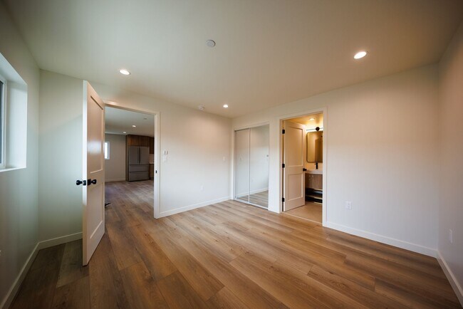 Building Photo - 5935 Comey Ave