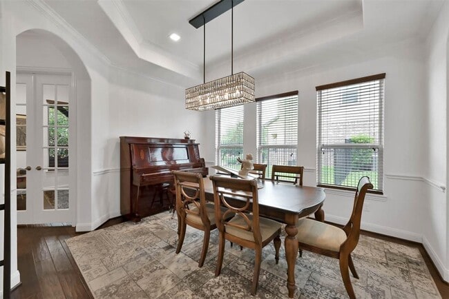 Building Photo - 51 Sandwell Place