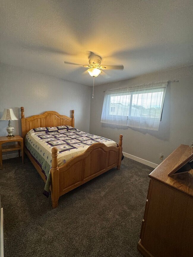 Building Photo - Spacious 4-Bedroom Home in Roosevelt, UT!