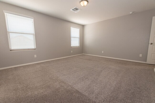 Building Photo - Beautiful 2-Story Home, 5 Bedroom, 3 Full ...