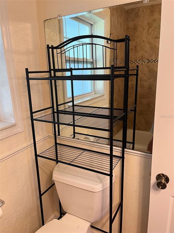 Building Photo - 122 NE 37th Terrace