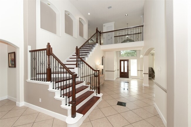 Building Photo - 1914 Lakeside Xing