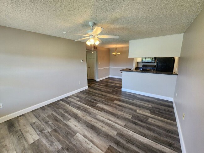 Building Photo - Water Front- 2nd Floor- 1 Bedroom 1 Bath f...