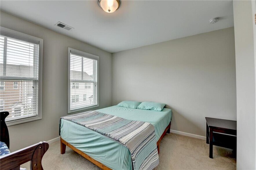 Building Photo - 810 Sunset Park Dr