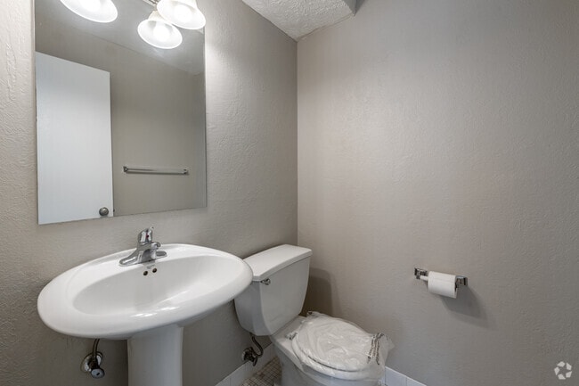 2BR, 1.5BA - 780SF - Summit Ridge Apartments