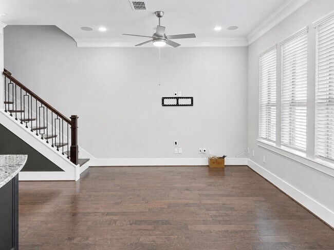 Building Photo - 817 Kamano Ave