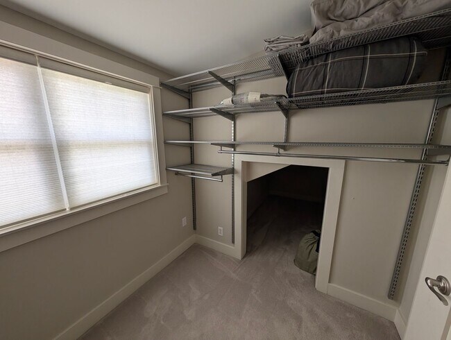 Building Photo - Beautiful 3 Bedroom House right across from City Park