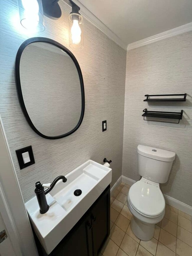 Building Photo - 2033 Kater St