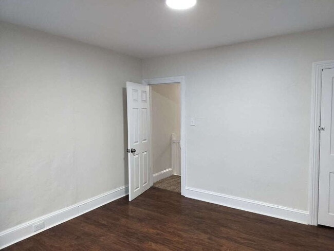 Building Photo - 547 Centre St