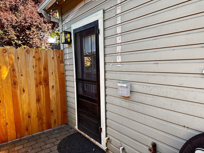 Building Photo - Fireside Cottage in the Heart of Jacksonvi...