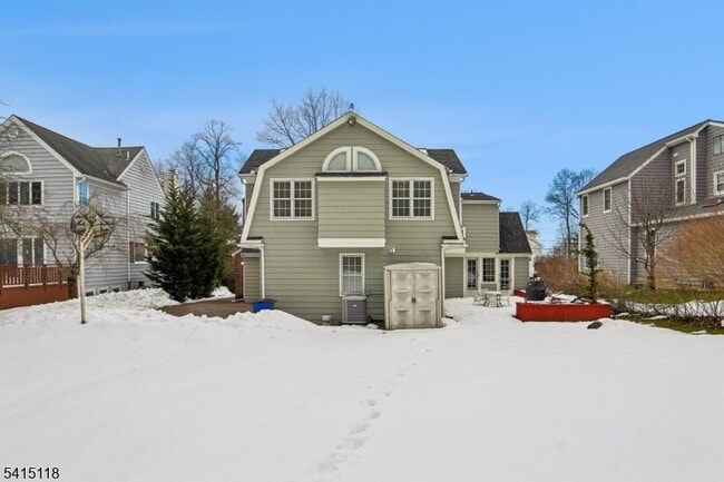 Building Photo - 10 Great Hills Terrace