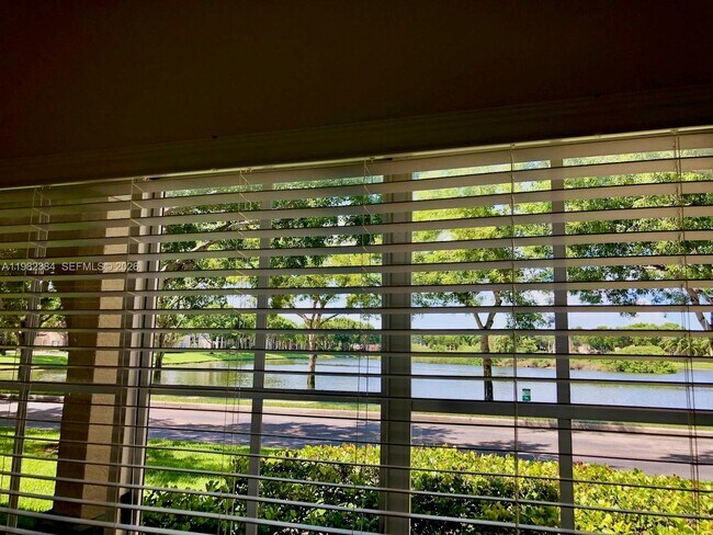 Building Photo - 2557 Centergate Dr