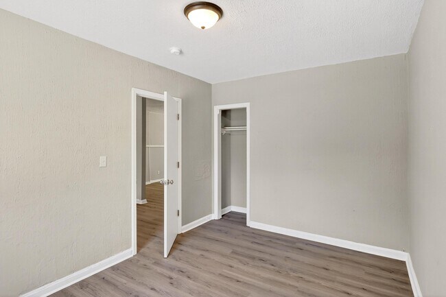 Building Photo - 437 Carver Ln